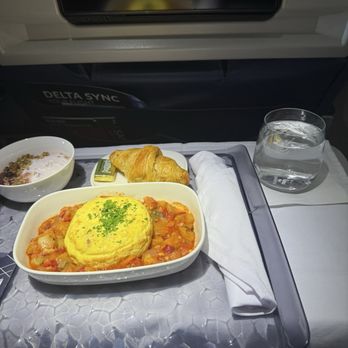 Delta Air Lines - I had the chefs special omelette, veggies and the yogurt compote. - Airlines Near Me - Phoenix, Arizona Delta Air Lines - I had the chefs special omelette, veggies and the yogurt compote. - Airlines Near Me - Phoenix, Arizona