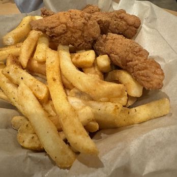 Red's Beer Garden - Chicken tenders and fries - Hot Dogs Near Me - Atlanta, Georgia Red's Beer Garden - Chicken tenders and fries - Hot Dogs Near Me - Atlanta, Georgia