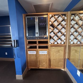 The Stella Hotel, Autograph Collection - Water and towels in the gym - Hotels Near Me - Bryan, Texas The Stella Hotel, Autograph Collection - Water and towels in the gym - Hotels Near Me - Bryan, Texas