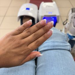 Luxe Nails Lounge - French manicure, short almond while doing gel toes