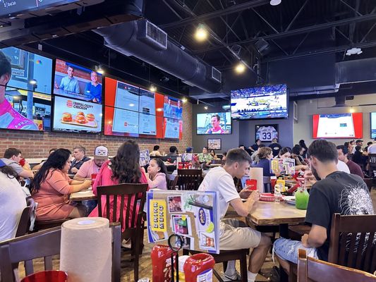 Pluckers Wing Bar by null