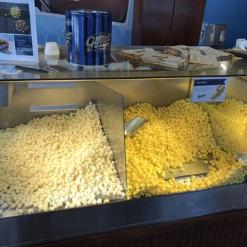 Garrett Popcorn Shops - Cheese and butter - Popcorn Shops Near Me - Chicago, Illinois