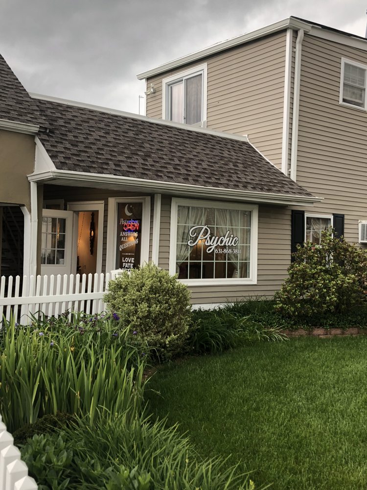 CLAIRVOYANT Updated August 2024 8 Gillette Ave, Sayville, New York