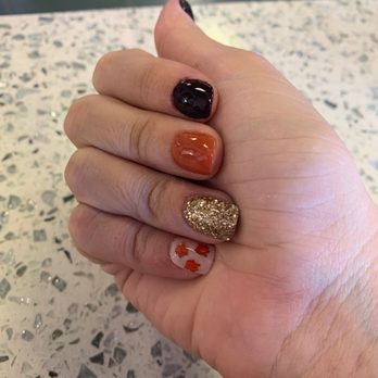Le's Nails - Nail Salons Near Me - Saint Charles, Missouri