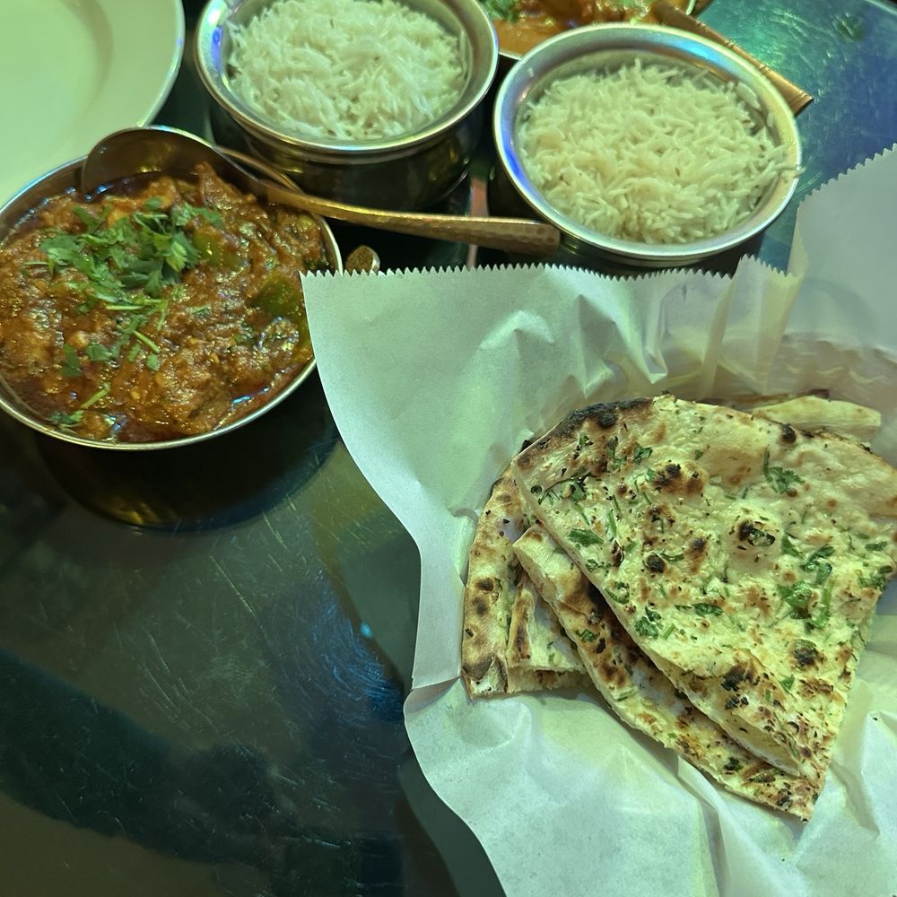 India Clay Oven - Garlic naan, Delhi masala, butter chicken - Indian Near Me - Branson, Missouri