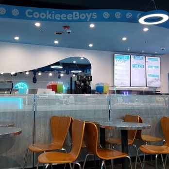 Cookieee Boys - Interior || IG: @misspiggyeats - Desserts Near Me - Troy, Michigan