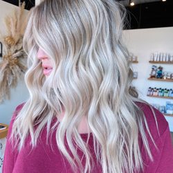 Full Babylight on a natural blonde.