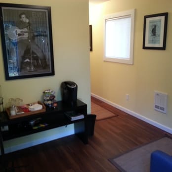 Portland Guitar Lessons - The waiting room at Portland Guitar Lessons - Musical Instruments & Teachers Near Me - Portland, Oregon Portland Guitar Lessons - The waiting room at Portland Guitar Lessons - Musical Instruments & Teachers Near Me - Portland, Oregon