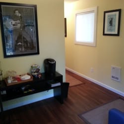 Portland Guitar Lessons - The waiting room at Portland Guitar Lessons