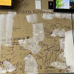 Primanti Bros. Restaurant and Bar - Walls