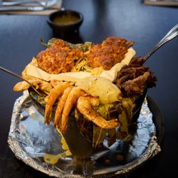 Los Molcajetes Logan