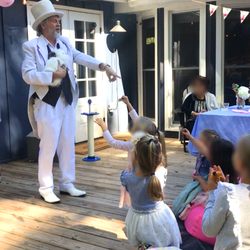 Magic Man Entertainment - Who doesn't love a bunny?