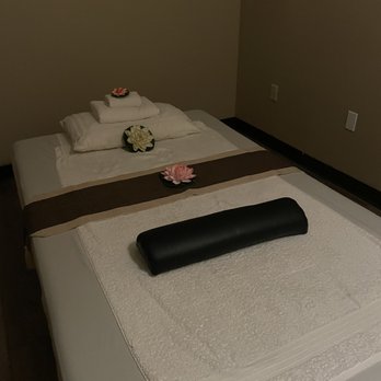 Thai Luxury Reflexology - Massage table (beautifully arranged) - Reflexology Near Me - Mesa, Arizona Thai Luxury Reflexology - Massage table (beautifully arranged) - Reflexology Near Me - Mesa, Arizona
