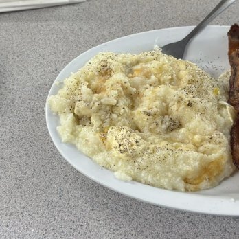 Grannie's Restaurant - Eggs, Bacon and Grits - Breakfast & Brunch Near Me - Crystal River, Florida