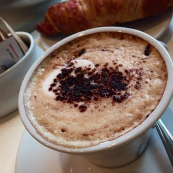 Francesino Caffè - Cappuccio e brioche al lampone - Cafeteria Near Me - Milan, Michigan