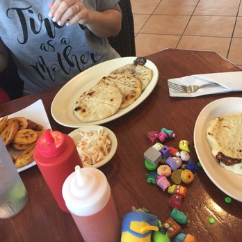 Restaurante Usuluteco - More papusas (order 3 at a time) and fried plantains - Salvadoran Near Me - Wichita, Kansas Restaurante Usuluteco - More papusas (order 3 at a time) and fried plantains - Salvadoran Near Me - Wichita, Kansas