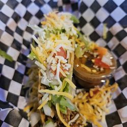 Coopers House of Brewmasters - Dos Tacos Grande crunchy shell carnitas