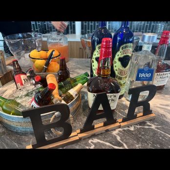 Thirsty Franch - Great decor - Bartenders Near Me Thirsty Franch - Great decor - Bartenders Near Me