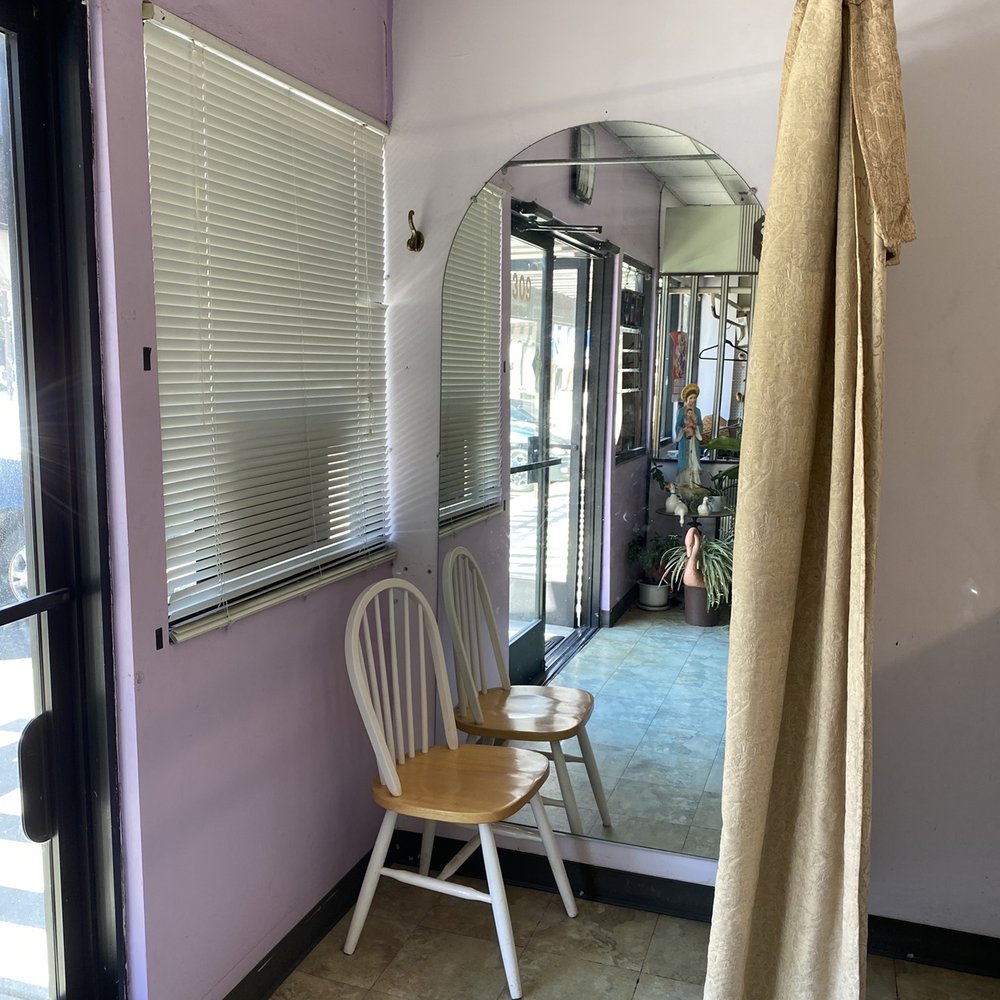 Michael's Cleaners - Changing Area - Laundry Services Near Me - Milpitas, California Michael's Cleaners - Changing Area - Laundry Services Near Me - Milpitas, California