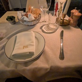 Isabella's - Complimentary bread basket - Mediterranean Near Me - Barcelona, B Isabella's - Complimentary bread basket - Mediterranean Near Me - Barcelona, B