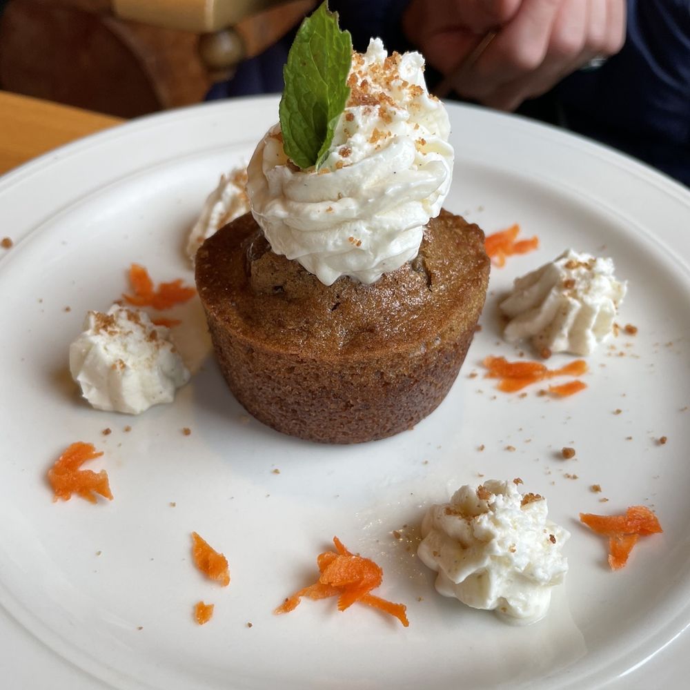 Bear Track Inn - Carrot cake - Hotels Near Me