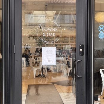 Towne & Oak - Door to enter, there are 2 steps to walk up. - Cafes Near Me - Winnetka, Illinois Towne & Oak - Door to enter, there are 2 steps to walk up. - Cafes Near Me - Winnetka, Illinois