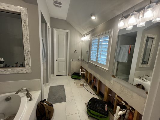 Prosper Home Water damage - This bathroom had a leak that damaged the entire bathroom. We worked with the insurance to get all the money necessary to build it back together. Our construction team put the bathroom back together with some added upgrades as well.