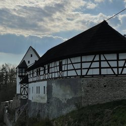Hrad Seeberg - ... Blick auf die Burg ...