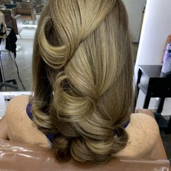 Blow Dry Therapy - Anti-frizz smoothing blow out! Double wash relaxing scalp massage. Lasting 3-5days for most hair texture types!