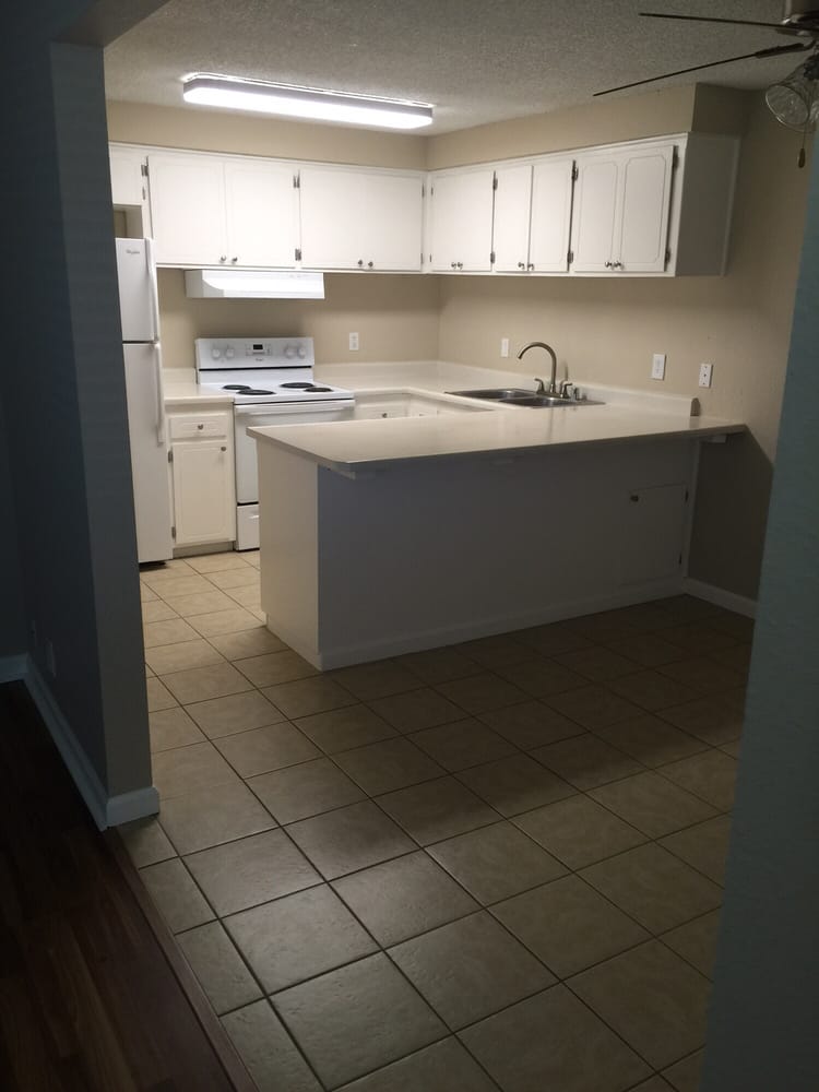 SHASTA VILLA APARTMENTS Updated September 2024 275 Hilltop Dr