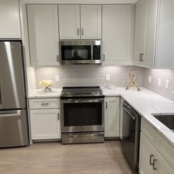 Edgemere - Apartment Kitchens