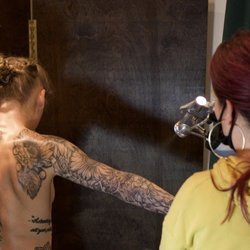 MiLK & ViViD - Spray tan in Littleton Colorado