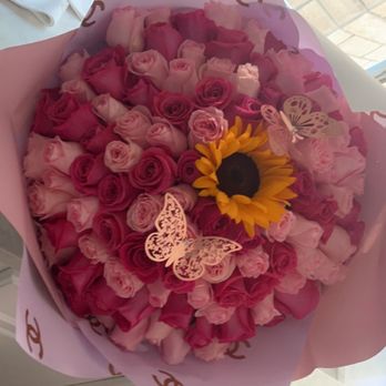 Flowers By Maria - 100 pink roses & one sunflower bouquet - Florists Near Me - Westminster, California