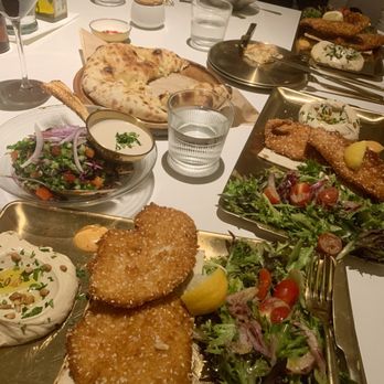 Motek - Israeli salad and chicken platter - Mediterranean Near Me - Aventura, Florida Motek - Israeli salad and chicken platter - Mediterranean Near Me - Aventura, Florida