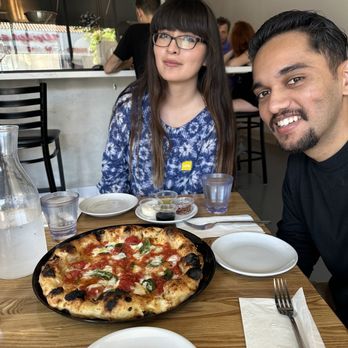 Sei Pizza Bar - Margherita pizza with the pals - Pizza Near Me - Los Angeles, California