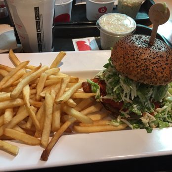 St-Hubert Express - Chicken Burger & Fries Sandwich au poulet panné & frites - Barbeque Near Me - Saint-Jérôme, Quebec