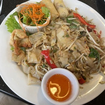 Panya Thai Kitchen - Spicy Basil Noodles - Thai Near Me - Escondido, California Panya Thai Kitchen - Spicy Basil Noodles - Thai Near Me - Escondido, California