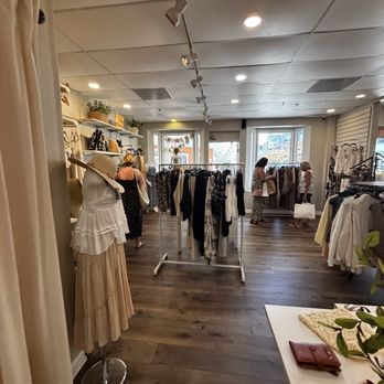 Flower Resort Beach Boutique - Women's Clothing Near Me - Carlsbad, California