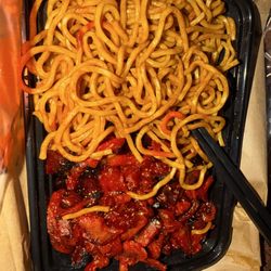China Garden - Boneless spare ribs with plain lomein