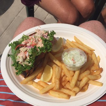 Cupsogue Beach Hut - Lobster roll - Beaches Near Me - Westhampton Beach, New York