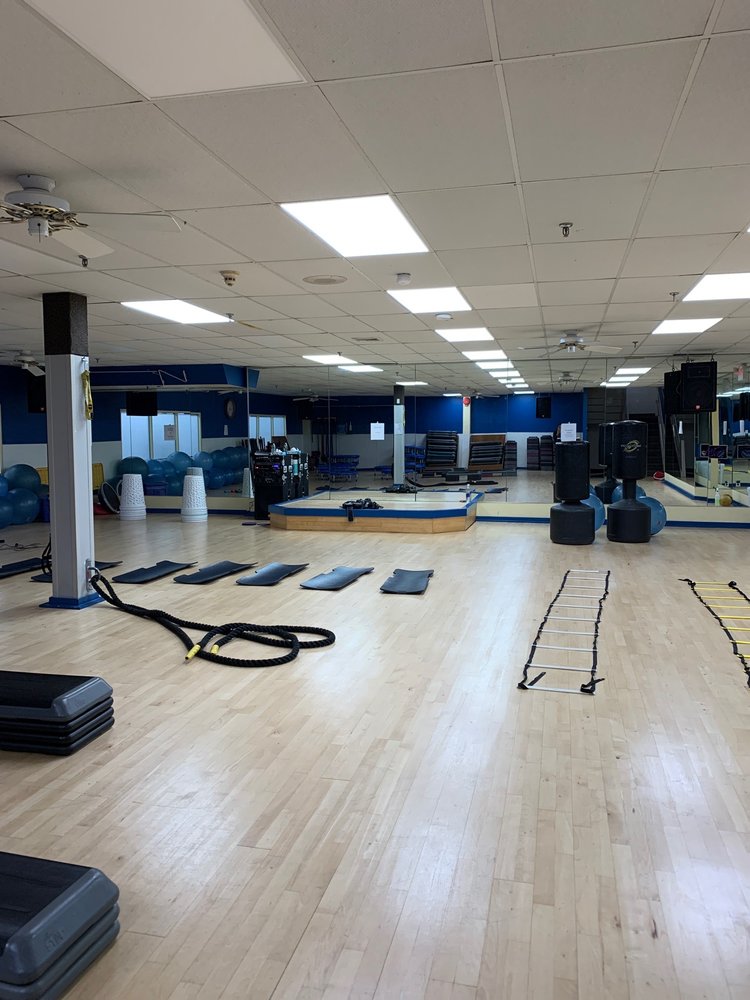 WORLD GYM 15 Reviews 225 Howells Rd, Bay Shore, New York Gyms