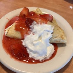 Village Inn - Strawberry Crêpes