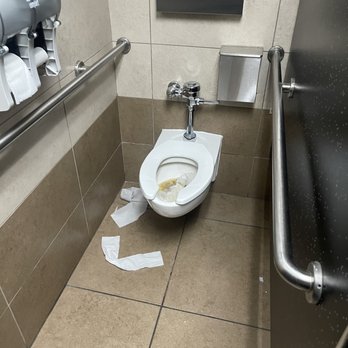 Regal Oakmont - Cinema Near Me - Bradenton, Florida