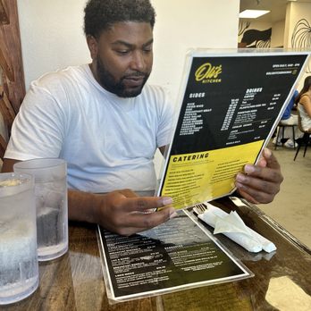 Oli's Kitchen - Breakfast & Brunch Near Me - Honolulu, Hawaii Oli's Kitchen - Breakfast & Brunch Near Me - Honolulu, Hawaii