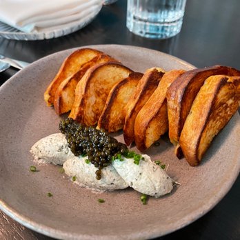 Bon Mot - Kaluga carvier and pork fat bread with creme fraiche - Korean Near Me - Cupertino, California