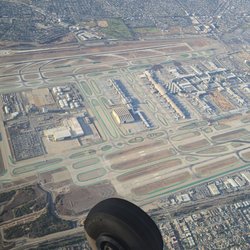 Pinnacle Aviation Academy - Flying over lax
