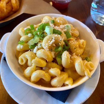Biscuits and Bourbon - Goldfish Mac and cheese - New American Near Me - Henderson, Nevada