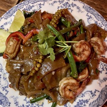 Saranrom Thai - Kee Mao Thai with Shrimps ($14.95) - Good! - Thai Near Me - Elmhurst, New York Saranrom Thai - Kee Mao Thai with Shrimps ($14.95) - Good! - Thai Near Me - Elmhurst, New York