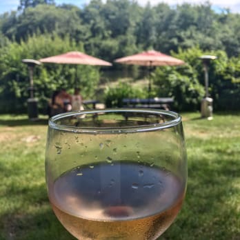Farm Country Kitchen - Rose with a view - American Near Me - Riverhead, New York