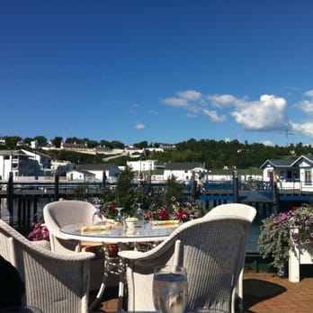 Hotel Iroquois - Al fresco dining - Hotels Near Me - Mackinac Island, Michigan